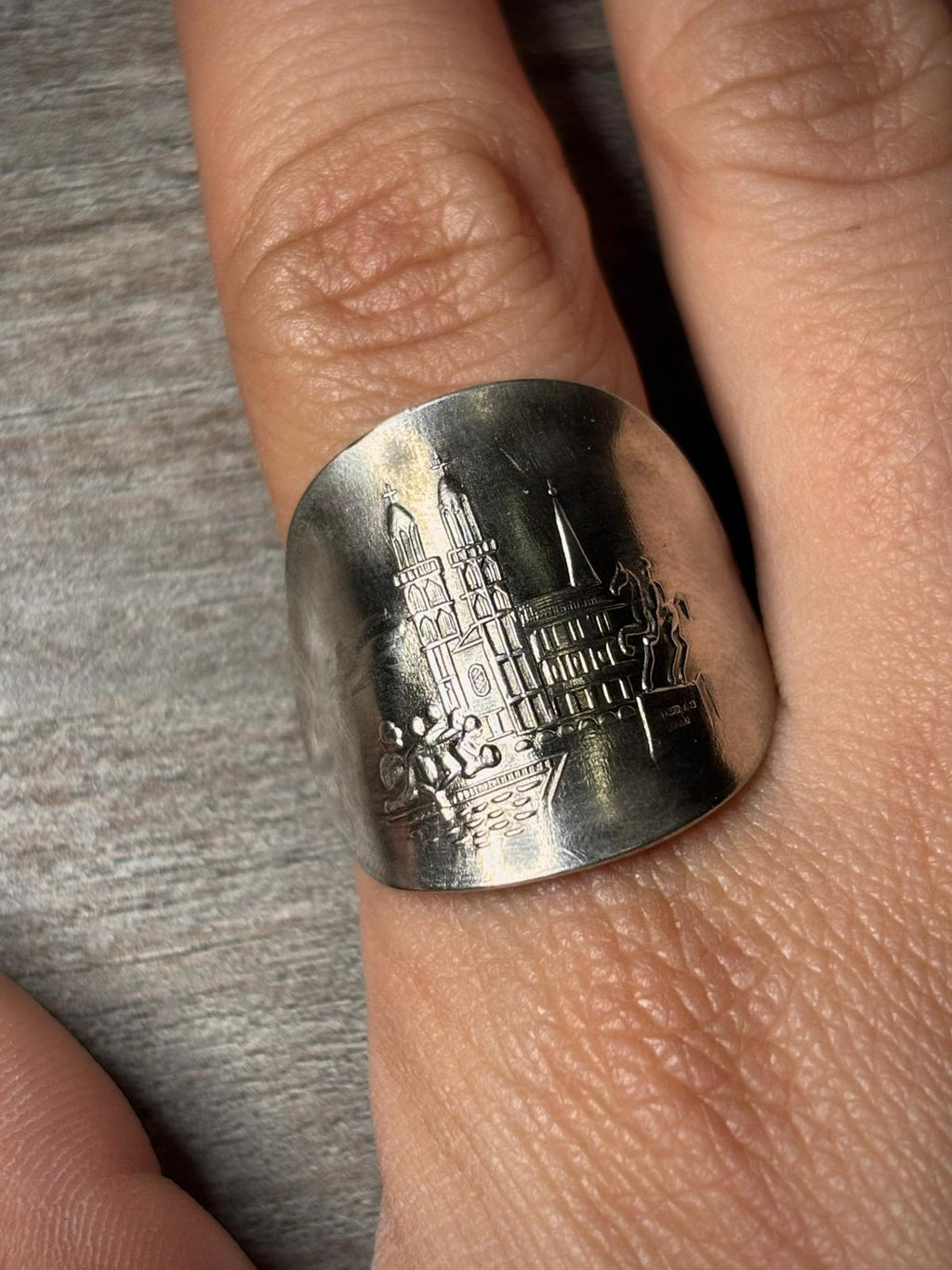 Anillo Monumento - Acero Suizo
